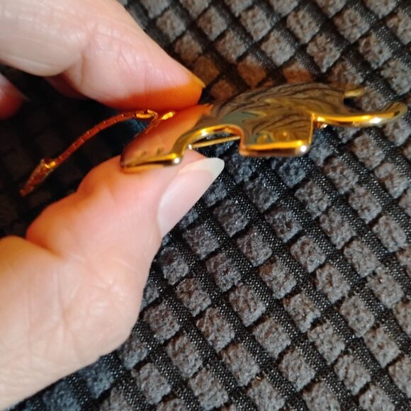 Golden Elephant Brooch With Movable Tail - Picture 4 of 9